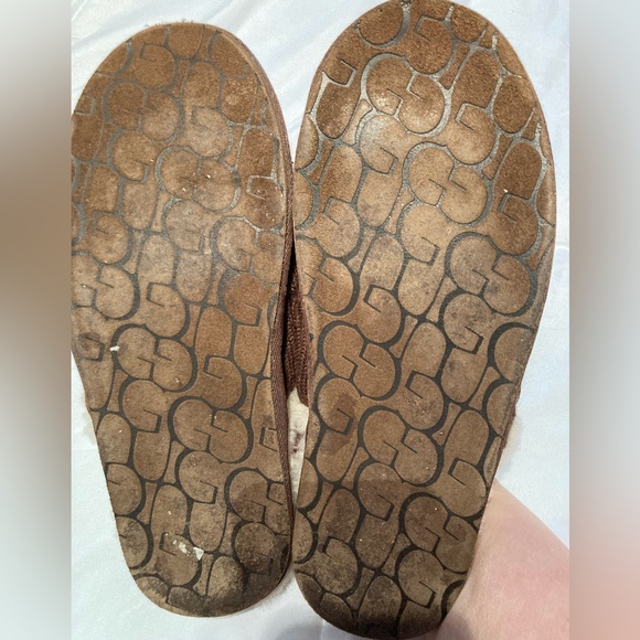 UGG Slippers - Picture 9 of 9